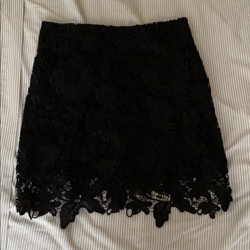 BLACK LACE SKIRT